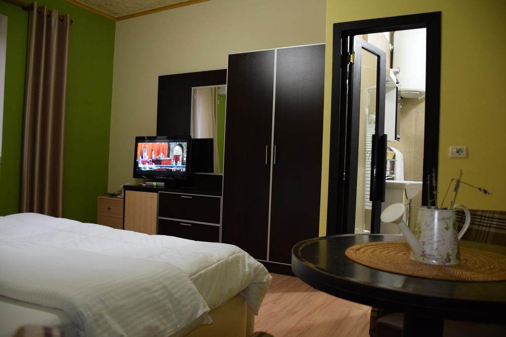 Hotel Eagle Tirana Exterior foto