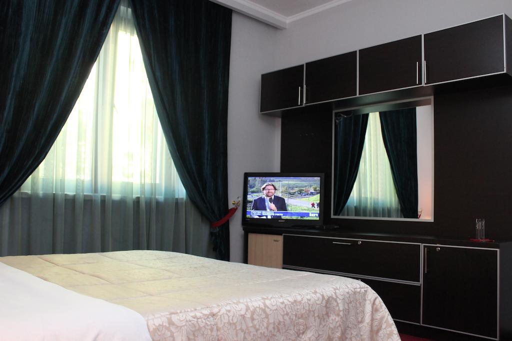Hotel Eagle Tirana Exterior foto