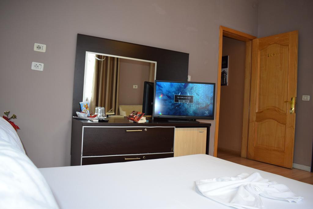 Hotel Eagle Tirana Exterior foto